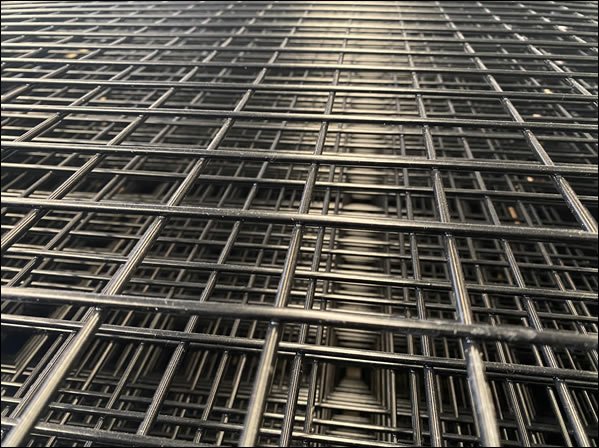 Decorative welded mesh panels